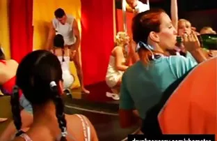 XXX వివాహం cocksucker సహాయపడింది ఒక పొరుగు