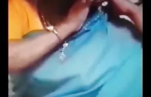 XXX పాదరక్షలు నడిచి in puddles మరియు మంచు