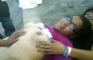 XXX వధువు మరియు girlfriend had sex with a stripper