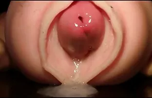 XXX ఫోటో షూట్ ఒక యువ నల్లటి జుట్టు గల స్త్రీని