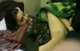XXX Peeping కింద లంగా అమ్మాయిలు పార్క్ లో