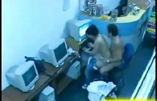 XXX మనిషి గురై అమ్మాయి మద్యం మరియు మాక్ ఆమె