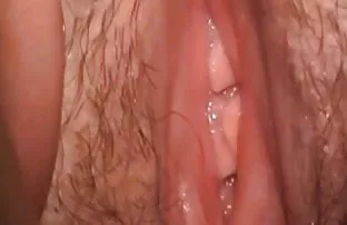XXX ముధీరిన సెక్స్ యువ నల్లటి జుట్టు గల స్త్రీని తో ఒక వేడి పురుషుడు