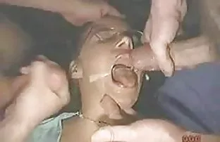 XXX అర్ధ-సోదరుడు విరిగింది అమ్మాయి కన్నెపొర లో పూకు మరియు పాయువు వంటగది లో