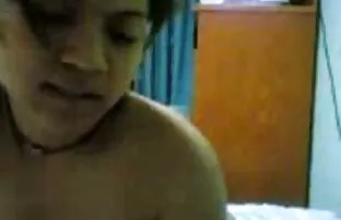 XXX నుండి తీసి తన ప్యాంటు ఒక పట్టీని మరియు చాలు